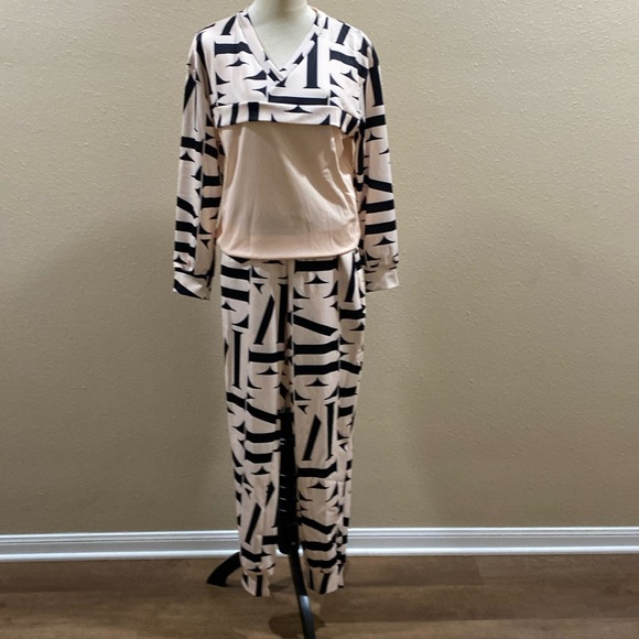 Great casual jogger set, NWOT. - Picture 2 of 6